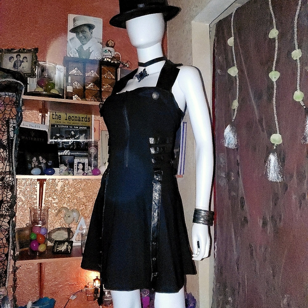 NWOT 🖤Very Cool Goth 🕸Black Halter Style Dress Size L🖤 - Picture 4 of 11